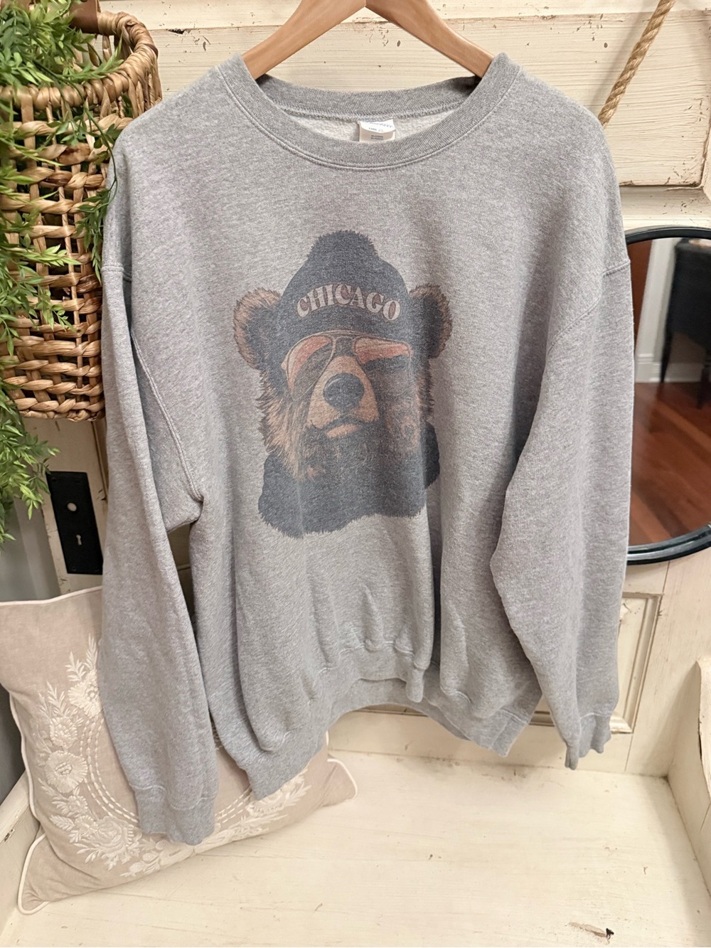 Chicago Bear Graphic Crewneck Sweater - Gray